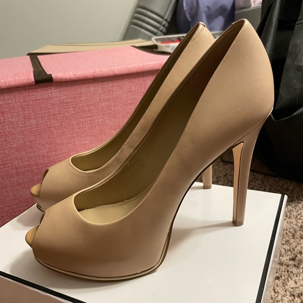 Guess Honora Peep Toe Pumps 8.5